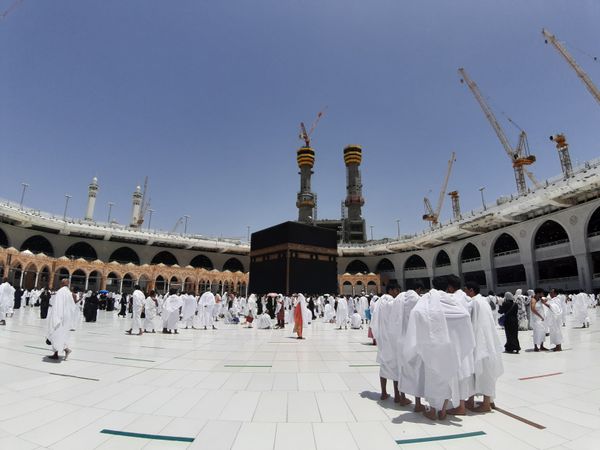 Pilgrims in White near the Kaaba thumbnail