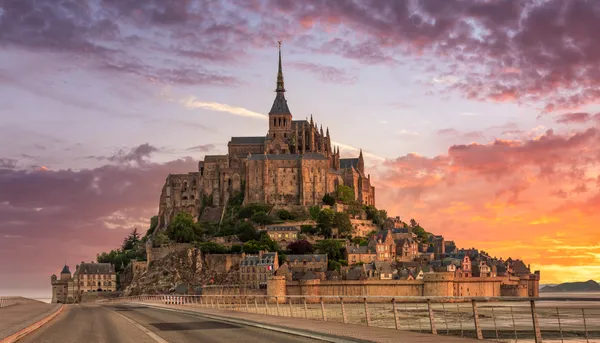 Mount Saint Michel at Sunrise thumbnail