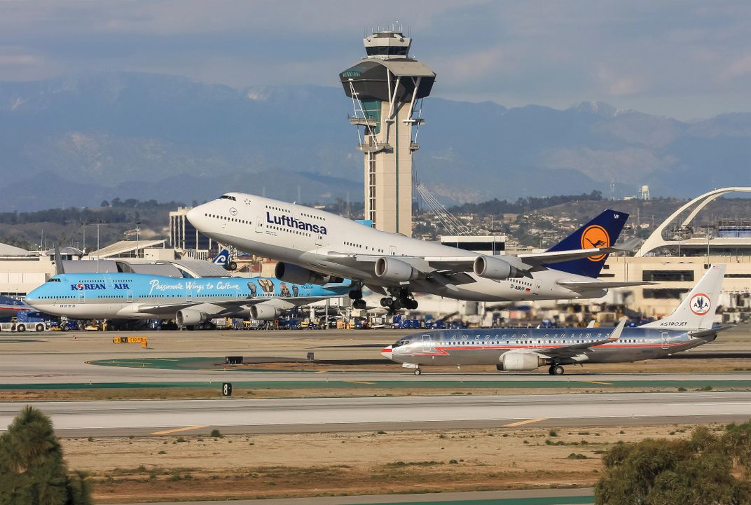 Airliners taking off from Los Angeles International Airport