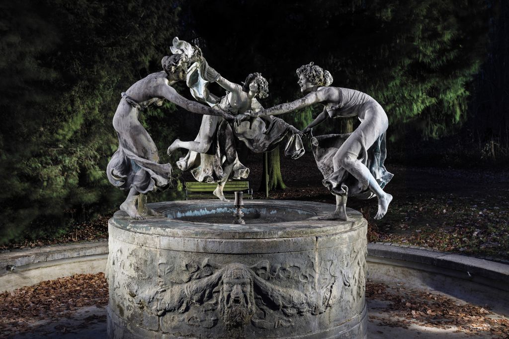 three maidens dance