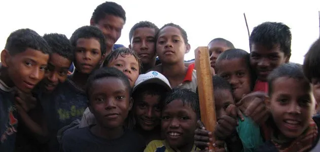 Children pose for the camera in El Pozon