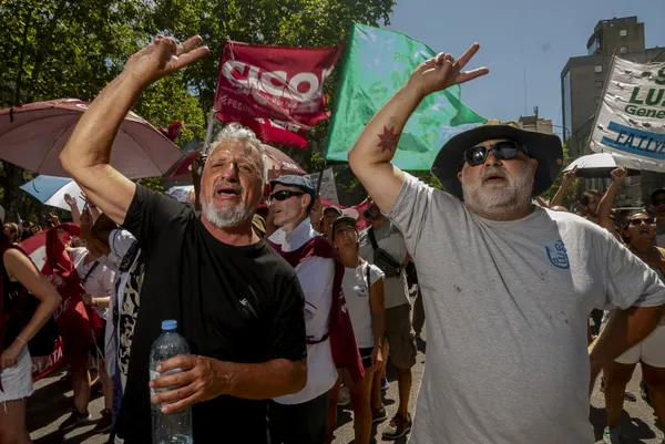 Manifestantes en Mar del Plata thumbnail