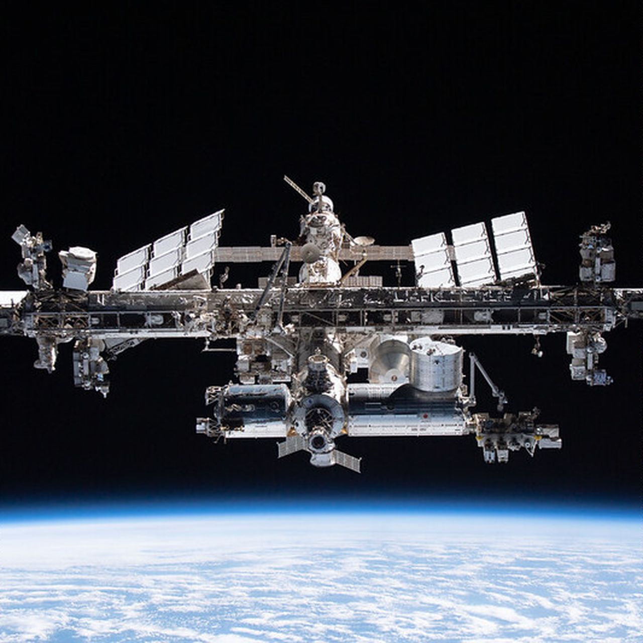 Astronauts' Memories of Earth's Gravity May Influence How They Move and Hold Objects, Even After Months in Space