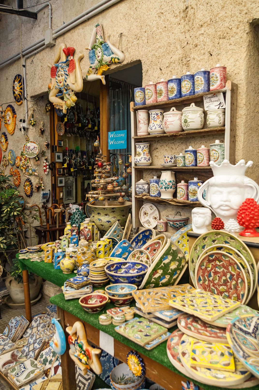 Traditional ceramics in Sicily