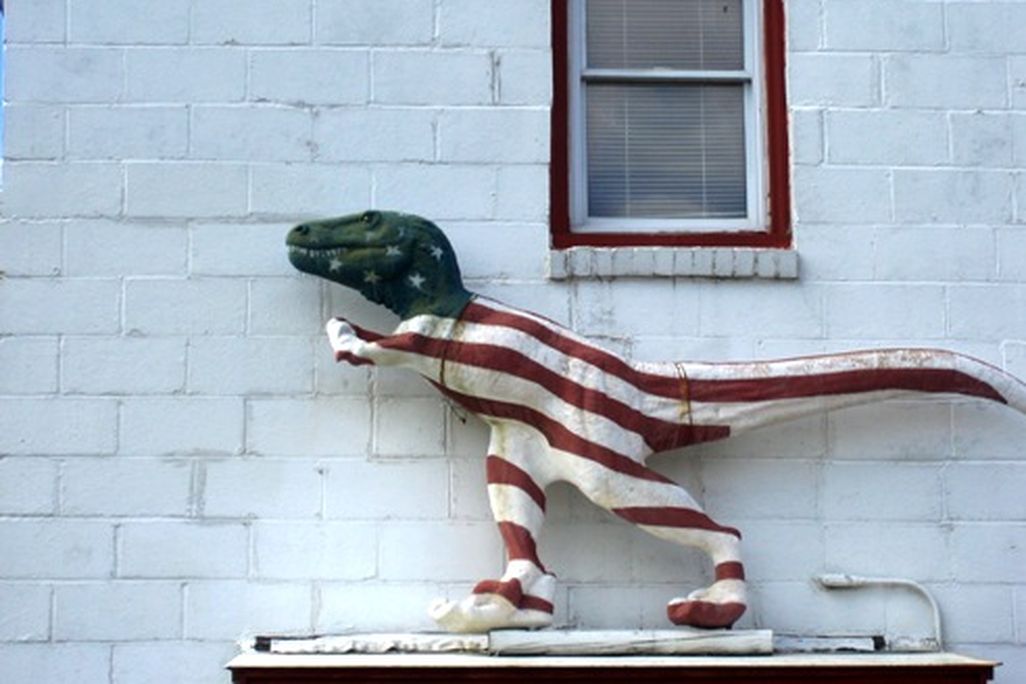 20110520083241Beloit-patriotic-theropod.jpg