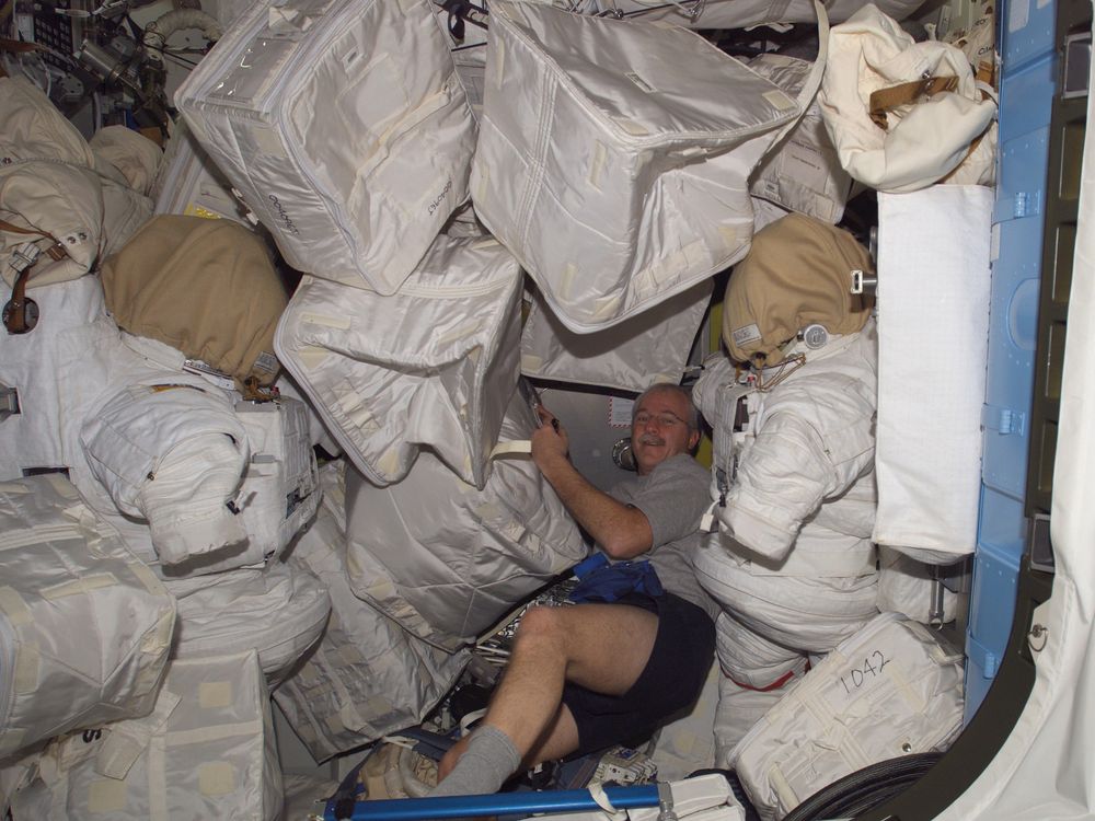 John Phillips stowage iss011e06401 ISS011-E-06401 (18 May 2005) --- Astronaut Jo… .jpeg
