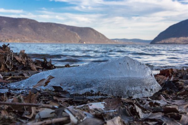 Iceberg on the Hudson River thumbnail