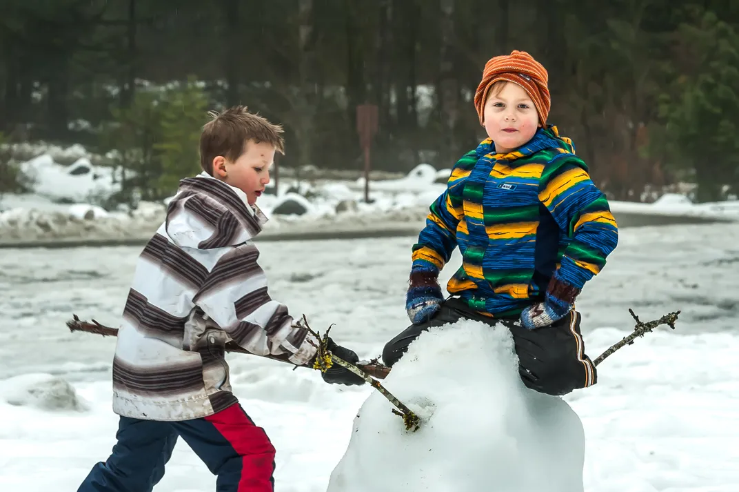 Building A Snowman | Smithsonian Photo Contest | Smithsonian Magazine