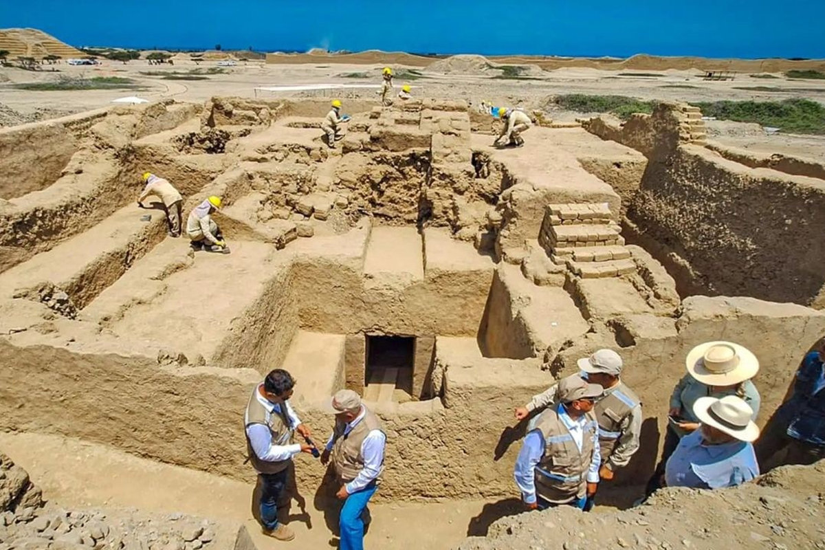 Archaeologists excavating Chan Chan, the capital of the pre-Inca Chimú civilization, found an undisturbed mausoleum that held the remains of at least 38 individ