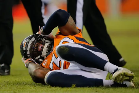 Denver Bronco player David Bruton grabs his head on the field after a reported concussion. Many patients with such head injuries suffer symptoms months after their diagnosis, even though their brains look healthy on CT scans.
