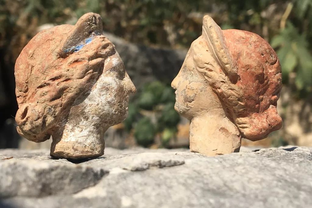 figurine heads