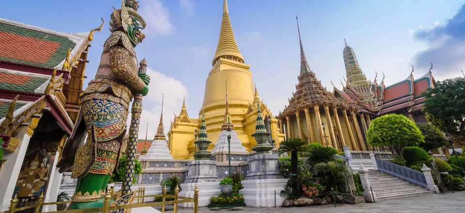  Temple of the Emerald Buddha, Bangkok 