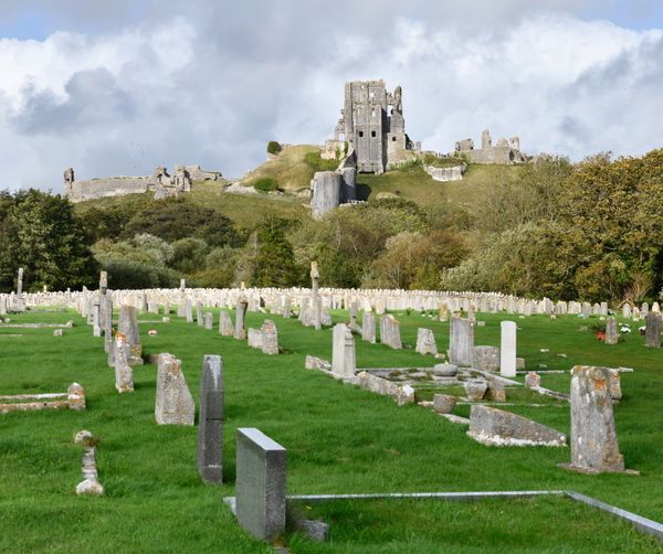 Commonwealth War Graves in front of Corfe Castle thumbnail