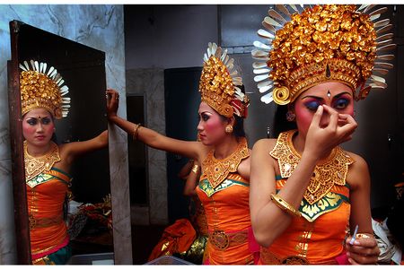 GRAND PRIZE WINNER
Indonesian artists make a few final touches before performing
Bhopal, India &bull; Photographed June 2008
Hatvalne, who has worked as a photojournalist for the past two decades, was taken by the dancers’ fastidious preparations before a performance. “I love photographing people,” he says. “I also sometimes photograph landscapes as well, but there is no better landscape than a human face.”