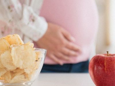 New research suggests that an apple might be the safer choice for pregnant eating.