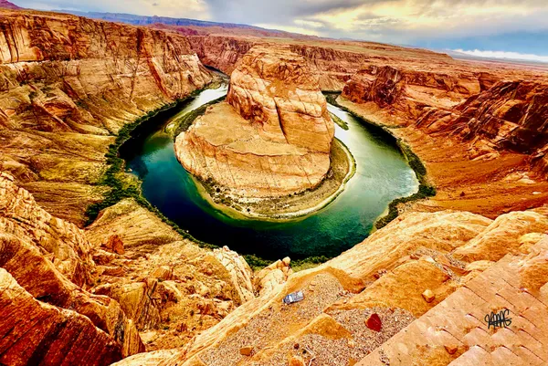 On one summer evening watching the sunset at the historic Horseshoe Bend, I was struck by the natural beauty. thumbnail