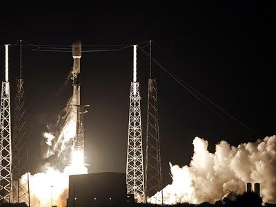 A Falcon 9 SpaceX rocket, with a payload of 60 satellites for SpaceX's Starlink broadband network, lifts off from Space Launch Complex 40 at the Cape Canaveral Air Force Station in Cape Canaveral, Fla., Thursday, May 23, 2019.