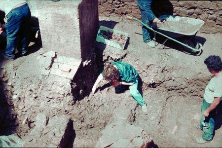 Excavation of a grave at the Roman site in 1992