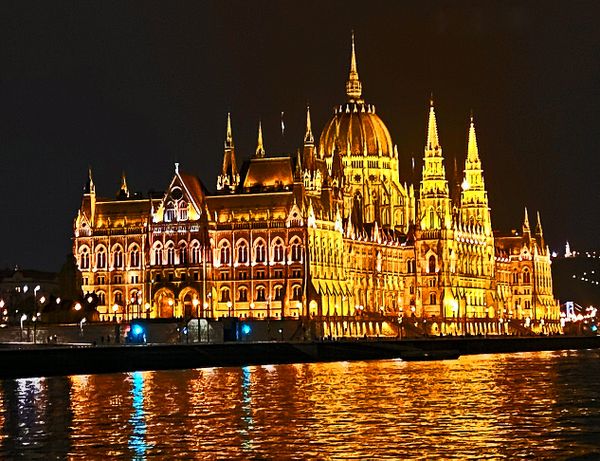 Hungarian Parliament at Night thumbnail