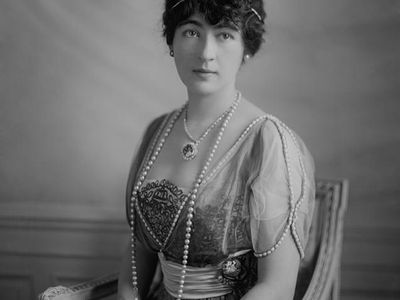 Evalyn McLean (c. 1914) wearing the Hope Diamond