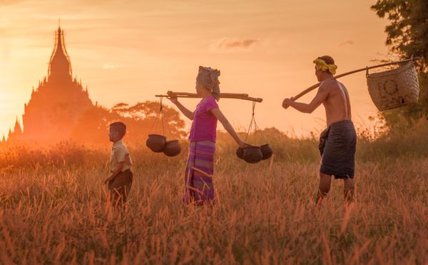 Fmily from Bagan ancient city thumbnail