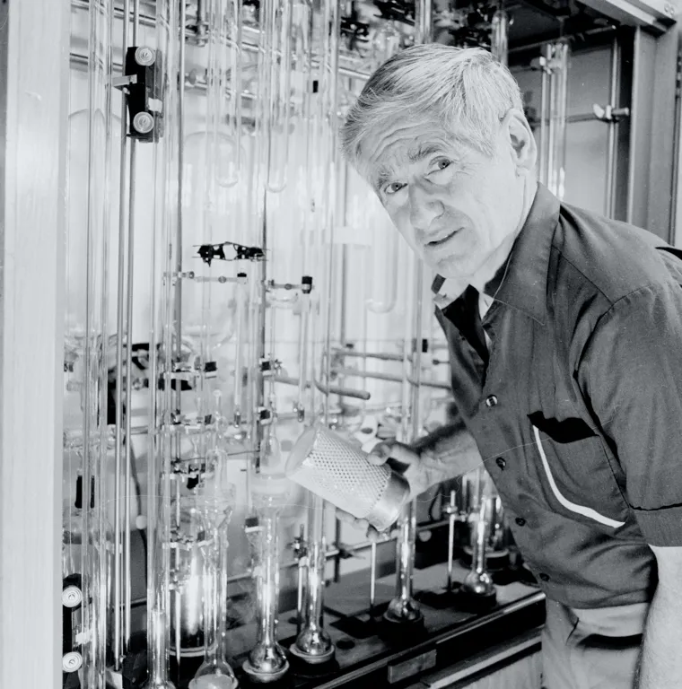 Keeling in his lab at the Scripps Institution of Oceanography, 1988.