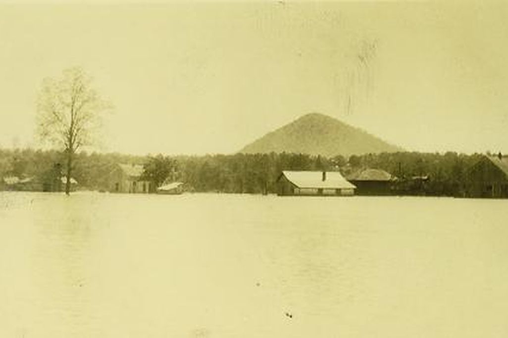 The Arkansas River flooded Natural Steps, Arkansas in 1927