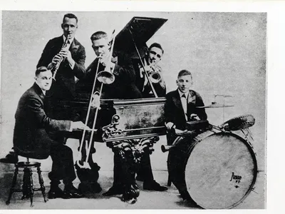 The Original Dixieland Jass Band included cornetist Nick LaRocca, trombonist Eddie Edwards, clarinetist Larry Shields, pianist Henry Ragas, and drummer Tony Sbarbaro. 