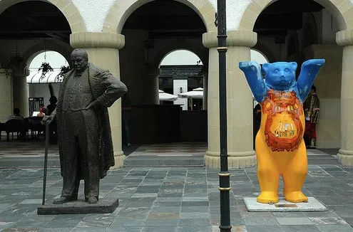 Thames Town Winston Churchill and panda statue