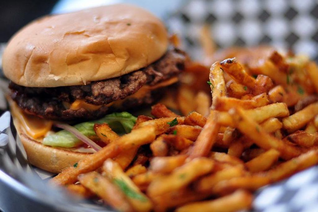 Cheeseburger Calorie Counting