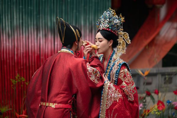 Cross-cupped wine thumbnail