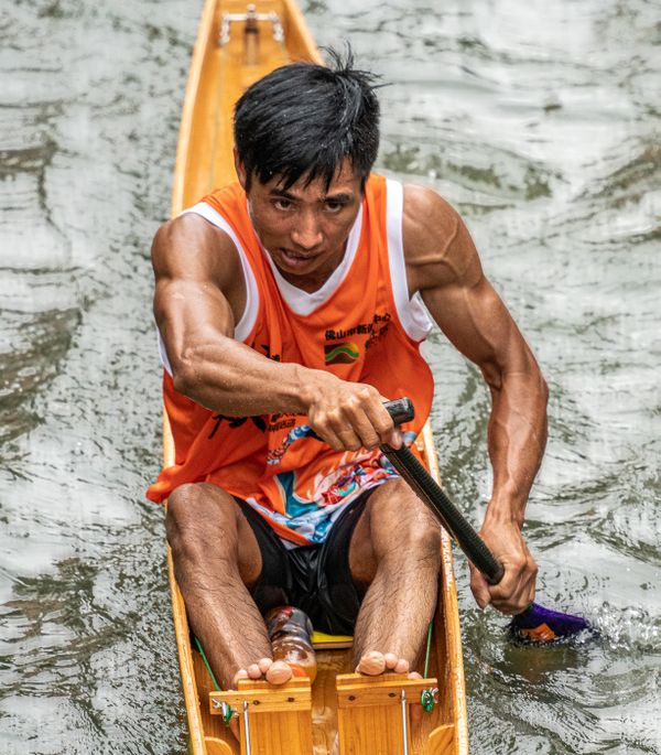 Athletes in the individual dragon boat race thumbnail