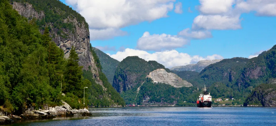 The fjords of Bergen 