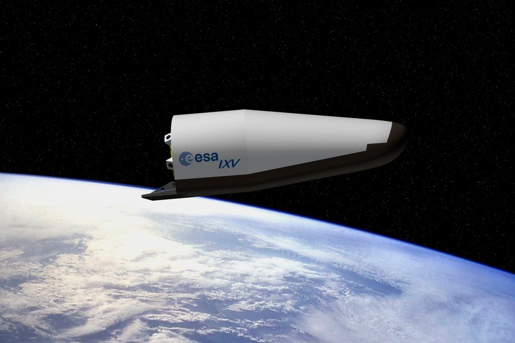 Artist_impression_of_ESA_s_Intermediate_eXperimental_Vehicle_IXV.jpg