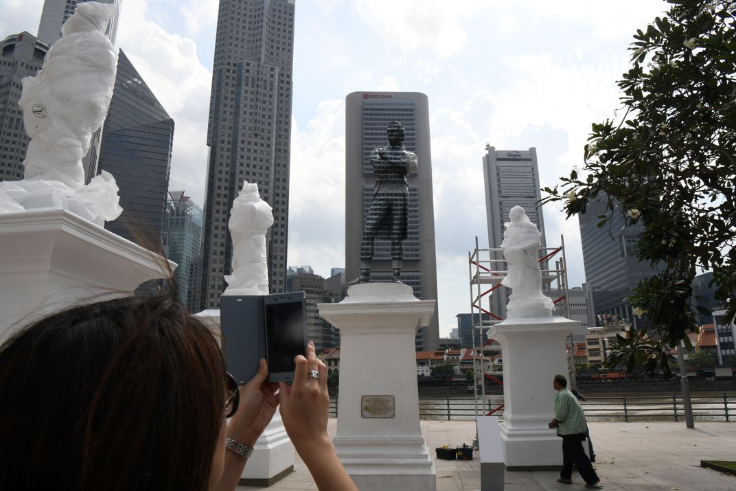 altered Stamford Raffles statue