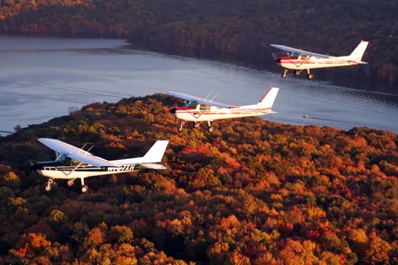 A trio of classic Cessna 152 trainers tour Pennsylvania.