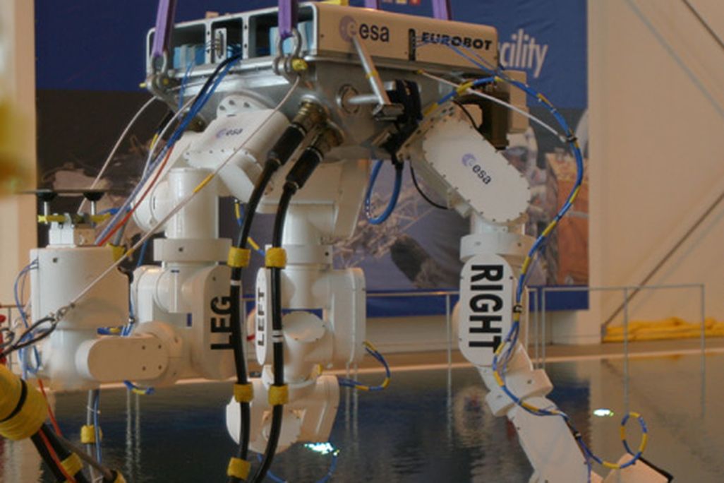 ESA's "Eurobot" goes for a dip.