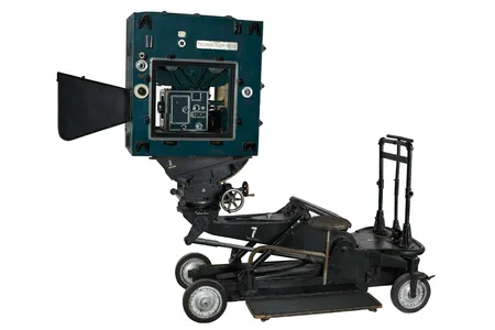 The DF-24 camera, invented in 1932, is one of several that were used by cinematographer Hal Rosson to film the  Wizard of Oz.