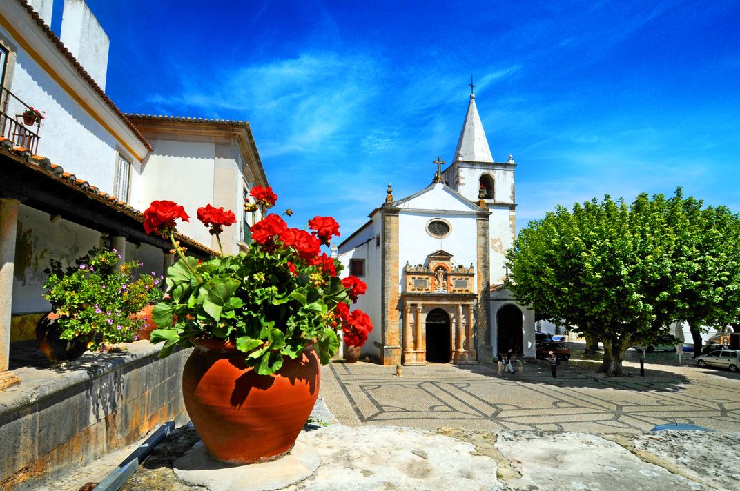 Charming square in Óbidos