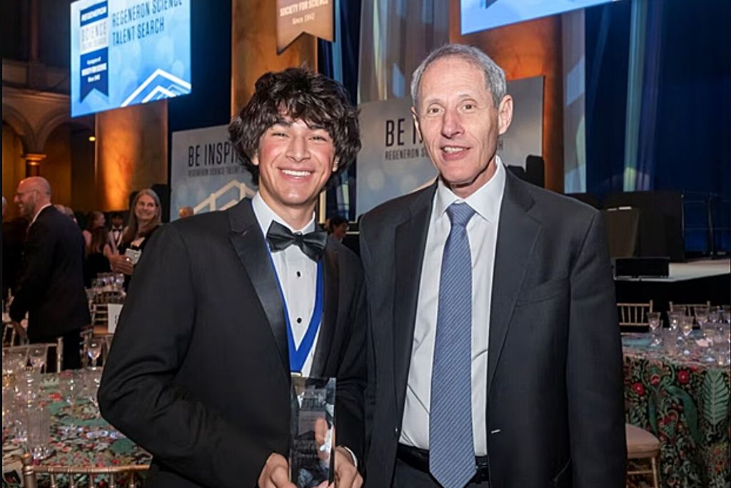 Matteo Paz with his prize standing next to Caltech President Thomas F. Rosenbaum.