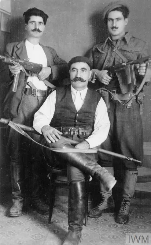 Cretan resistance leader Manoli Bandouvas (center)