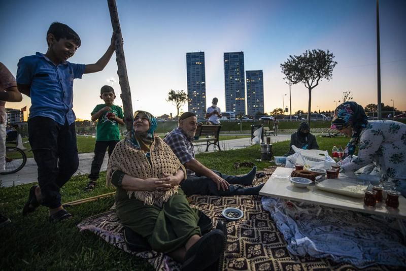 This new service sets up personalized pop-up picnics in parks all over the  city
