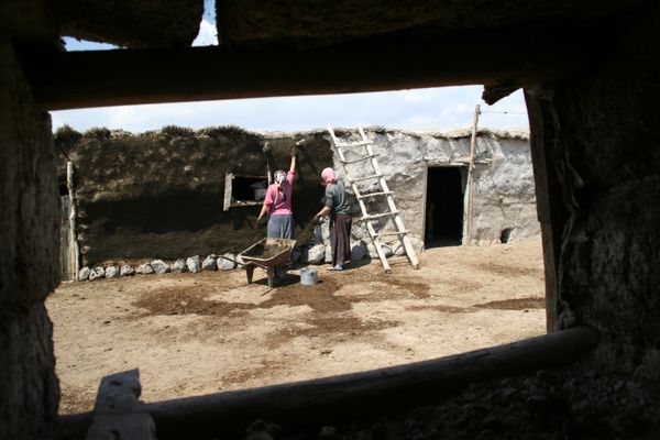 Mud brick masons thumbnail