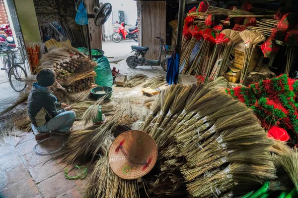 Hanoi Broom Maker thumbnail