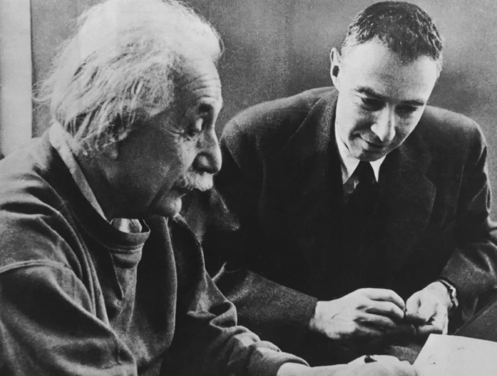 A circa 1950 photograph of Albert Einstein (left) and Oppenheimer (right)