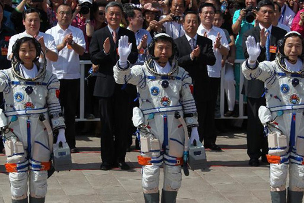 Shenzhou-9-crew1.jpg