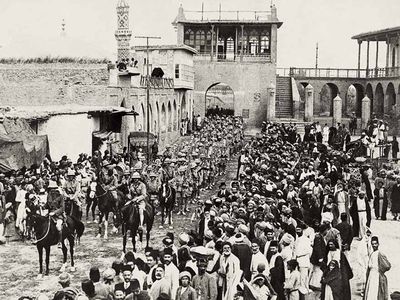 British soldiers enter Baghdad in 1919. 