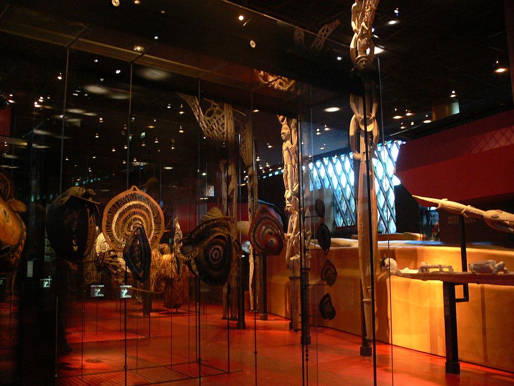A display in Paris' Musée du Quai Branly–Jacques Chirac