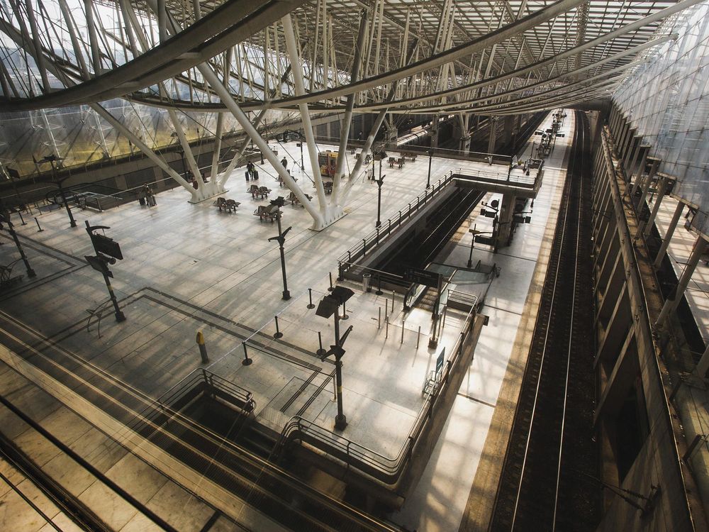 CDG train platform nearly empty