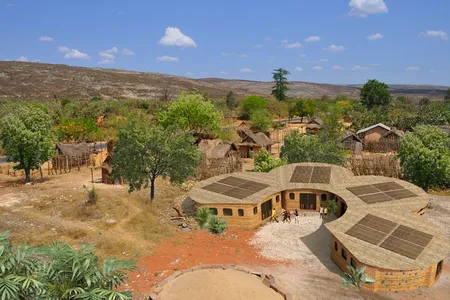 Because of their honeycomb shape, the huts can fit together like a beehive, expanding to fit growing needs.